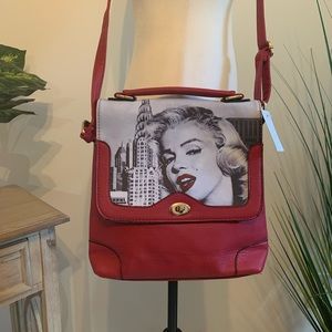 ⭐️ HOST PICK ⭐️ NWT Marilyn Monroe Hand/Shoulder Bag